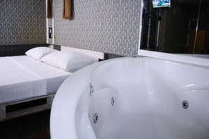Мини-отель Mamba Hotel. №4 Романтический номер с джакузи – в укрытии 1