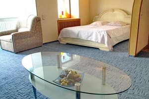 Апарт-отель Мост Сити Апарт Отель. Студио двухместный на Грушевского, 1 угол пр.Яворницкого (не Мост Сити) 1