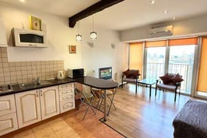 на проспекте Поля-2 1